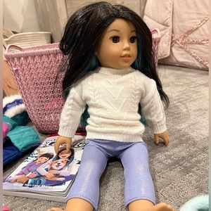 American girl doll in good conditions. Comes w skis outfit & winter accessories